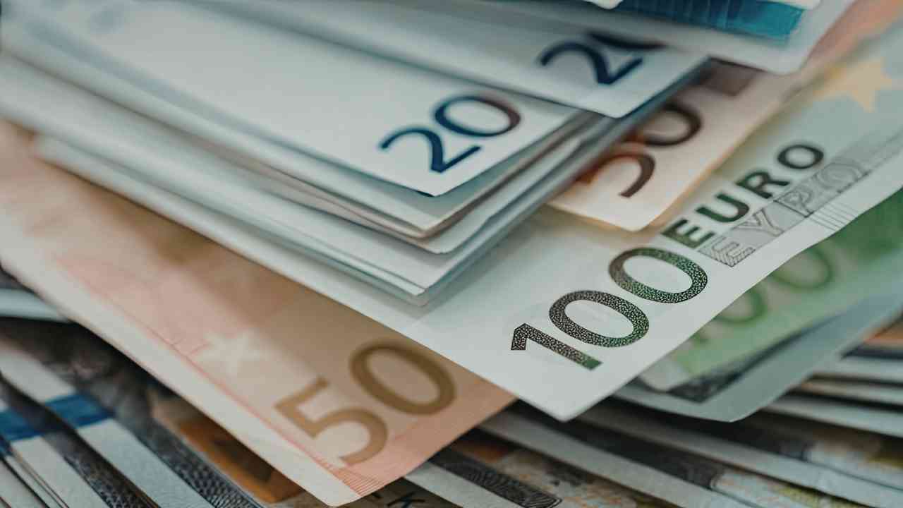 Regola del 50 30 20, l’unica che ti salva lo stipendio