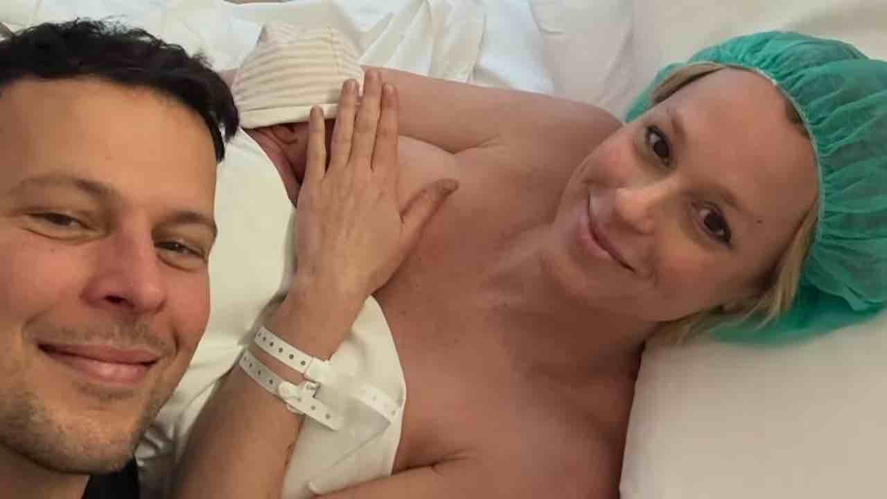 Federica Pellegrini, 2 volte mamma è nata | l’annuncio sui social, esplode la gioia